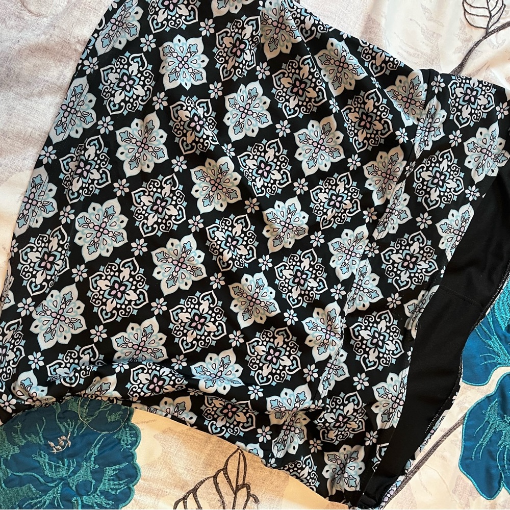 Black And White Patterned Bikini Top - image 8